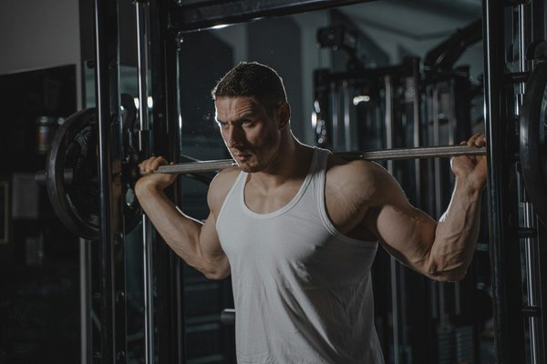 Impact du squat sur la posture et la santé de la colonne vertébrale
